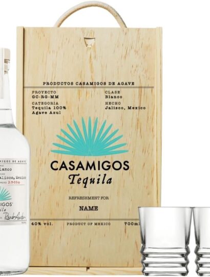 Personalised Casamigos Tequilla Blanco Gift Set with Shot Glasses – 70cl (40% ABV)